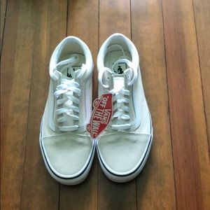 Women’s Vans Old Skool Sneakers